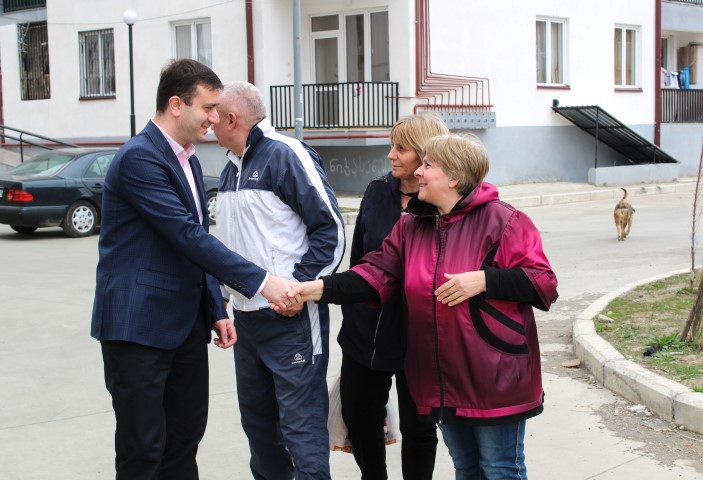 Giorgi Khojevanishvili met with the IDPs living in Antsukhelidze street 