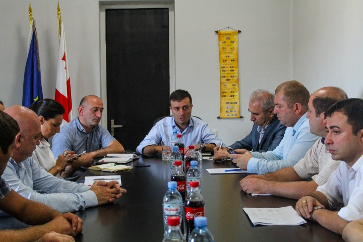 Giorgi Khojevanishvili reviewed the raised issues at the meeting of Kvishkheti population together with the Mayor of the Khashuri Municipality  