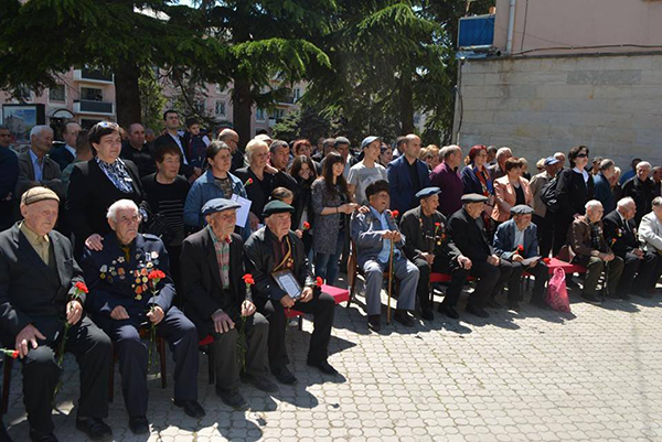 Ioseb Okromelidze congratulated local veterans May 9