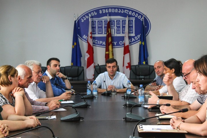 The Governor of Shida Kartli held a working meeting in the Kaspi Municipality City Hall 