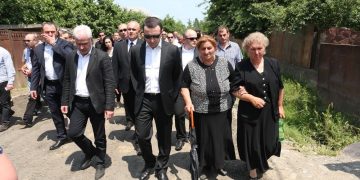 მხარის გუბერნატორი სტიქიის დროს დაღუპული მაშველის დაკრძალვას დაესწრო