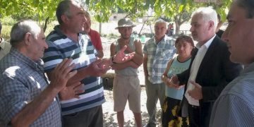 ზურაბ რუსიშვილი სოფელ ხურვალეთში მოსავლის აღების სამუშაოების მიმდინარეობის პროცესს ადგილზე გაეცნო