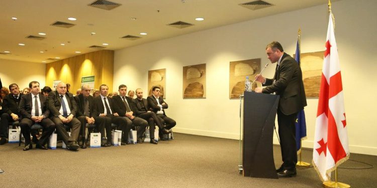 გუბერნატორის მოადგილე მყარი ნარჩენების მართვის კომპანიის მიერ 2014 წელს განხორციელებული და 2015 წლისათვის დაგეგმილი საქმიანობის პრეზენტაციას დაესწრო