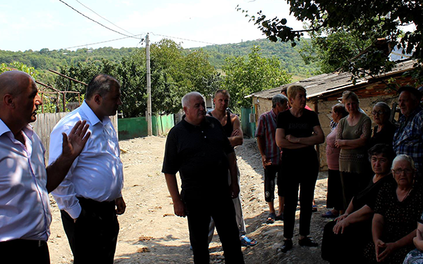 იოსებ ოქრომელიძე გამყოფი ხაზის სოფელ ჭვრინისის მოსახლეობას შეხვდა