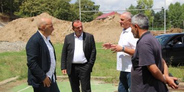 ლევან ხარაბაძე სურამში ცენტრალური სტადიონის სარეაბილიტაციო სამუშაოებს გაეცნო