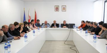 ლევან ხარაბაძე ხაშურის მუნიციპალიტეტის მერიისა და საკრებულოს წარმომადგენლებს შეხვდა