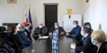 მამუკა საღარეიშვილი ხაშურის მუნიციპლიტეტის მერიისა და საკრებულოს წარმომადგენლებს შეხვდა