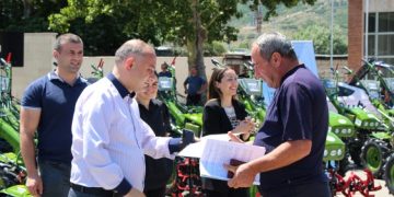 დევნილთა, ეკომიგრანტთა და საარსებო წყაროებით უზრუნველყოფის სააგენტომ 64 დევნილს სასოფლო-სამეურნეო ტექნიკა გადასცა