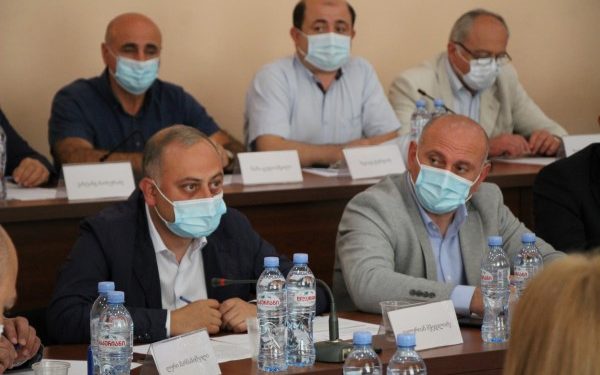 გამყოფი ხაზის მიმდებარე სოფლებში დაზარალებული მოსახლეობის საჭიროებებზე რეაგირების კომისიის სხდომა ქალაქ გორში გაიმართა