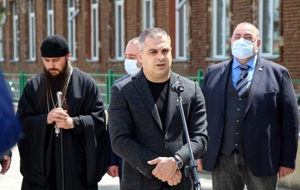ხაშურში „საქართველოს ტერიტორიული მთლიანობისთვის დაღუპული მებრძოლების ხეივანი“ ეწოდა და სპეციალური დაფა განთავსდა