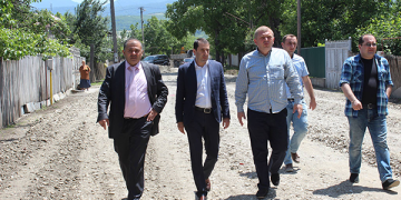 ხაშურში გზების მოასფალტება გრძელდება