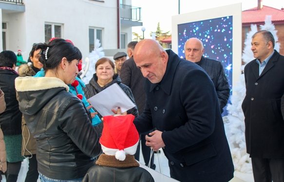 445 დევნილ ოჯახს გორში ბინები გადაეცა