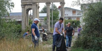 შიდა ქართლის გუბერნატორი სამხარეო ადმანისტრაციის წარმოადგენლებთან ერთად კამპანიაში ,,დავასუფთაოთ მსოფლიო“ ჩაერთო