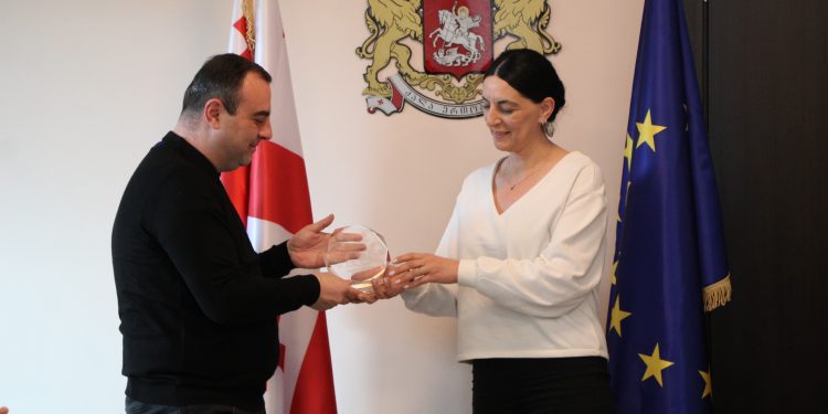 სასკოლო ოლიმპიადის მიმდინარეობასთან დაკავშირებით რწმუნებულის ადმინიტრაციაში შეხვედრა გაიმართა