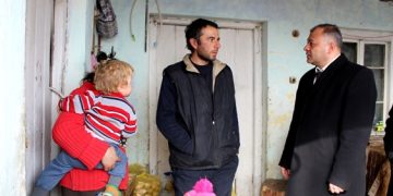 გუბერნატორმა გორსა და კასპის რაიონში მცხოვრებ ოჯახებს დამდეგი ახალი წელი მიულოცა