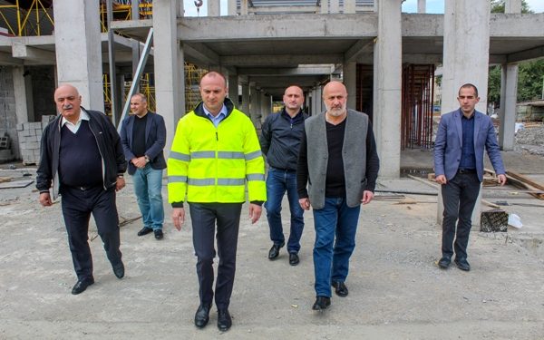 გორში მშენებარე სპორტის სასახლის მიმდებარე ტერიტორიის კეთილმოწყობა მიმდინარეობს