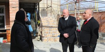 რწმუნებულმა ხანძრისგან დაზარალებული ოჯახი მოინახულა