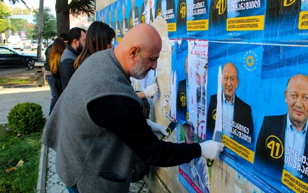 გორის ქუჩები საარჩევნო პლაკატებისგან დაასუფთავეს