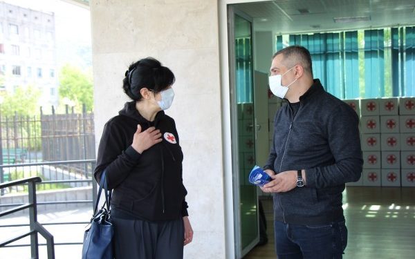 საქართველოს წითელი ჯვრის საზოგადოებამ რეგიონს სოციალურად დაუცველი ოჯახებისთვის სასურსათო ამანათები გადასცა