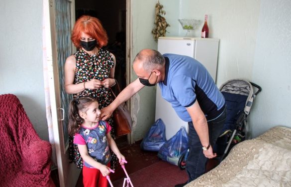 ვალერიან მჭედლიძე გორში მცხოვრებ სოციალურად დაუცველი ოჯახების საჭიროებებს გაეცნო