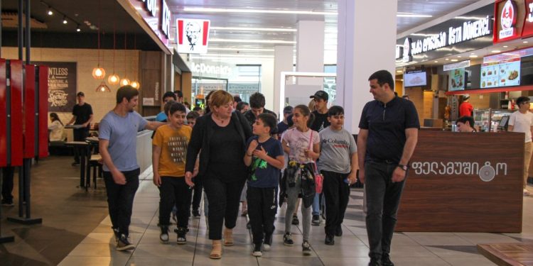 კინოთეატრმა “კავეამ” საოკუპაციო ხაზთან მცხოვრებ პატარებს უმასპინძლა