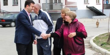 გიორგი ხოჯევანიშვილი ანწუხელიძის ქუჩაზე მცხოვრებ დევნილებს შეხვდა