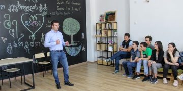 პროექტის ,,დაბრუნება სკოლაში“ ფარგლებში გიორგი ხოჯევანიშვილი გორის №1 საჯარო სკოლის მოსწავლეებს შეხვდა