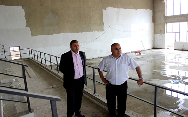 იოსებ ოქრომელიძემ კასპში სპორტ–კომპლექსის მშენებლობის მიმდინარეობა დაათვალიერა