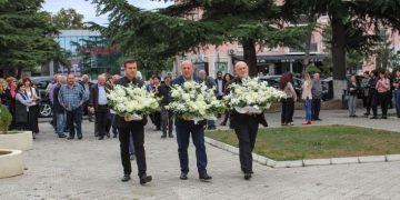 შიდა ქართლის გუბერნატორმა ომში დაღუპულთა ხსოვნას პატივი მიაგო