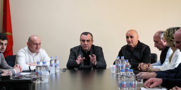 ლევან ხარაბაძემ ქარელის მერიისა და საკრებულოს წარმომადგენლებთან შეხვედრა გამართა