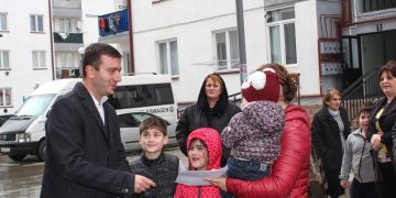 480 დევნილ ოჯახს ბინები საკუთრებაში გადაეცა