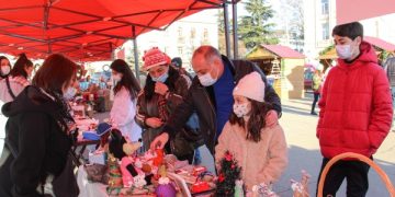 შიდა ქართლის სახელმწიფო რწმუნებული სოციალური საწარმოების საახალწლო გამოფენა-გაყიდვას დაესწრო