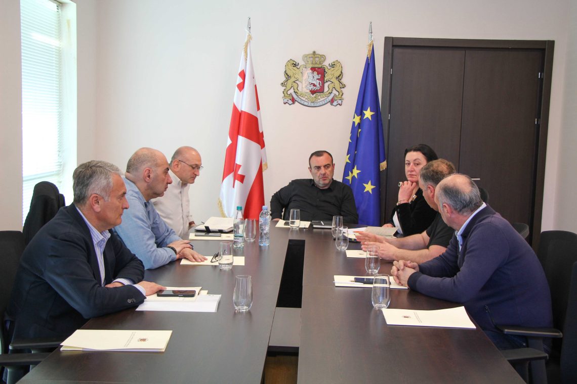 პასუხისმგებელი პირები