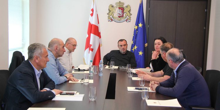 პასუხისმგებელი პირები