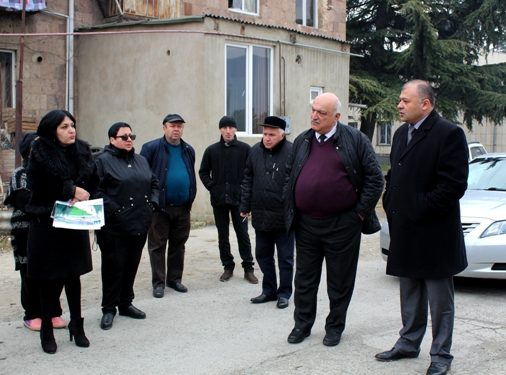 გუბერნატორი გორში კომბინატისა და წმინდაწყლის დასახლებას სტუმრობდა