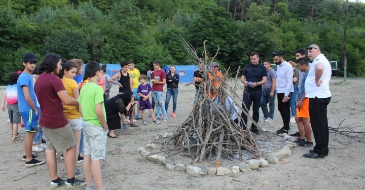გორის მუნიციპალიტეტში მცხოვრები ბავშვები ატენის ხეობაში მდებარე ბობნევის საზაფხულო ბანაკში დაისვენებენ