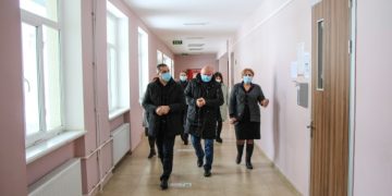 მამუკა საღარეიშვილმა გორის მუნიციპალიტეტში, სოფელ ტყვიავის საჯარო სკოლა დაათვალიერა