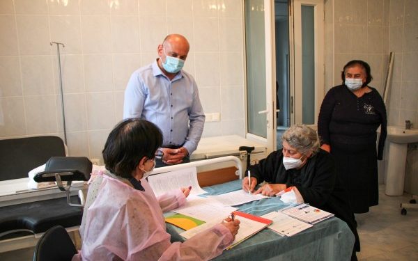 კასპის მუნიციპალიტეტის სოფლებში მობილური ჯგუფების მიერ მოსახლეობის ვაქცინაცია მიმდინარეობს