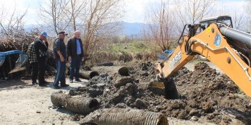 ბერბუკის დევნილთა ჩასახლებაში წყლის დაზიანებული მილების შეცვლა მიმდინარეობს