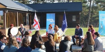 ნატოს დღეების ფარგლებში ბანაზე ახალგაზრდებთან შეხვედრა მოეწყო