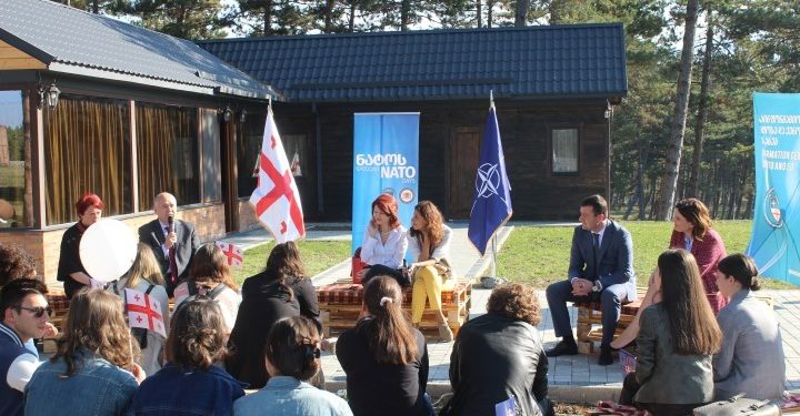 ნატოს დღეების ფარგლებში ბანაზე ახალგაზრდებთან შეხვედრა მოეწყო