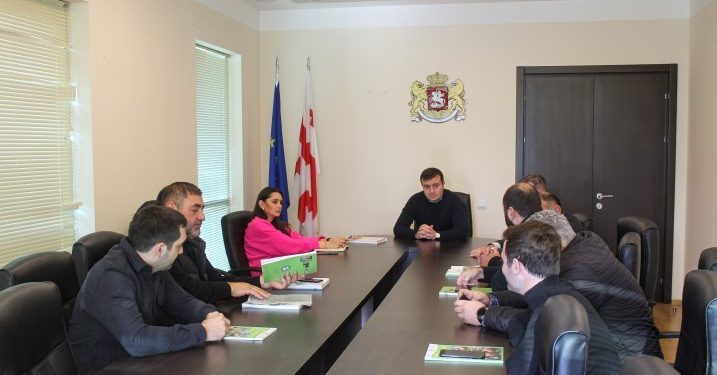 პოლონეთში სასწავლო ვიზიტიდან დაბრუნებულ ფერმერებს შიდა ქართლის რწმუნებული შეხვდა