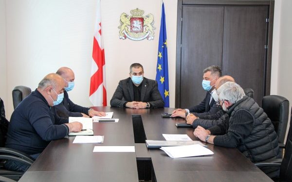 შიდა ქართლის რწმუნებულმა სამხარეო ადმინისტრაციაში შეხვედრა გამართა