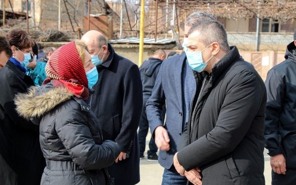 შიდა ქართლის სახელმწიფო რწმუნებული საოკუპაციო ხაზთან მდებარე სოფელ ზემო ნიქოზის მოსახლეობას შეხვდა