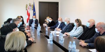შიდა ქართლის სახელმწიფო ადგმიისტრაციაში ამირან გამყრელიძესთან სამუშაო შეხვედრა გაიმართა