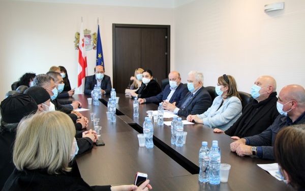 შიდა ქართლის სახელმწიფო ადგმიისტრაციაში ამირან გამყრელიძესთან სამუშაო შეხვედრა გაიმართა