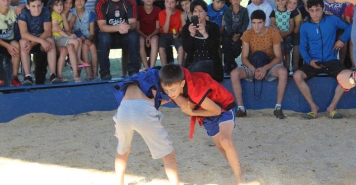 ვერხვების დევნილთა დასახლებაში ქართული ტრადიციული ჭიდაობის ტურნირი გაიმართა