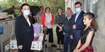 გამყოფ ხაზთან მცხოვრებ ოჯახებს საკვები პროდუქტებისა და ჰიგიენური საშუალებების კალათები გადაეცათ