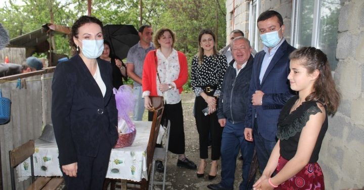 გამყოფ ხაზთან მცხოვრებ ოჯახებს საკვები პროდუქტებისა და ჰიგიენური საშუალებების კალათები გადაეცათ