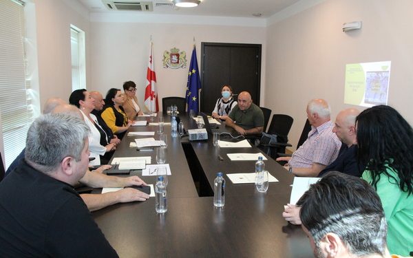 რწმუნებულის ადმინისტრაციაში სასკოლო სპორტის პროგრამების საკითხზე შეხვედრა მოეწყო